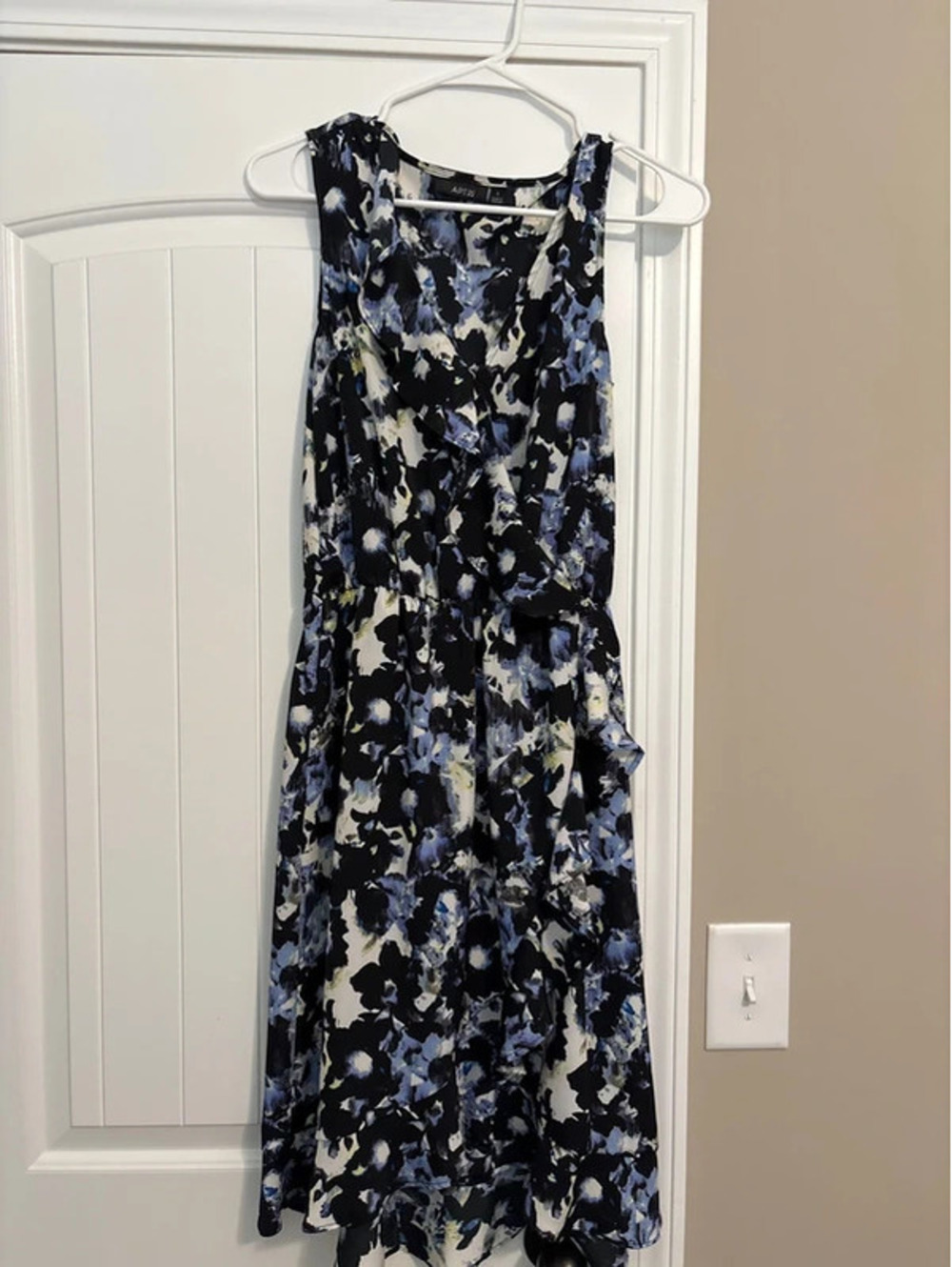 Apt 9 Women's Flowery Sleeveless Dress Size Small EUC